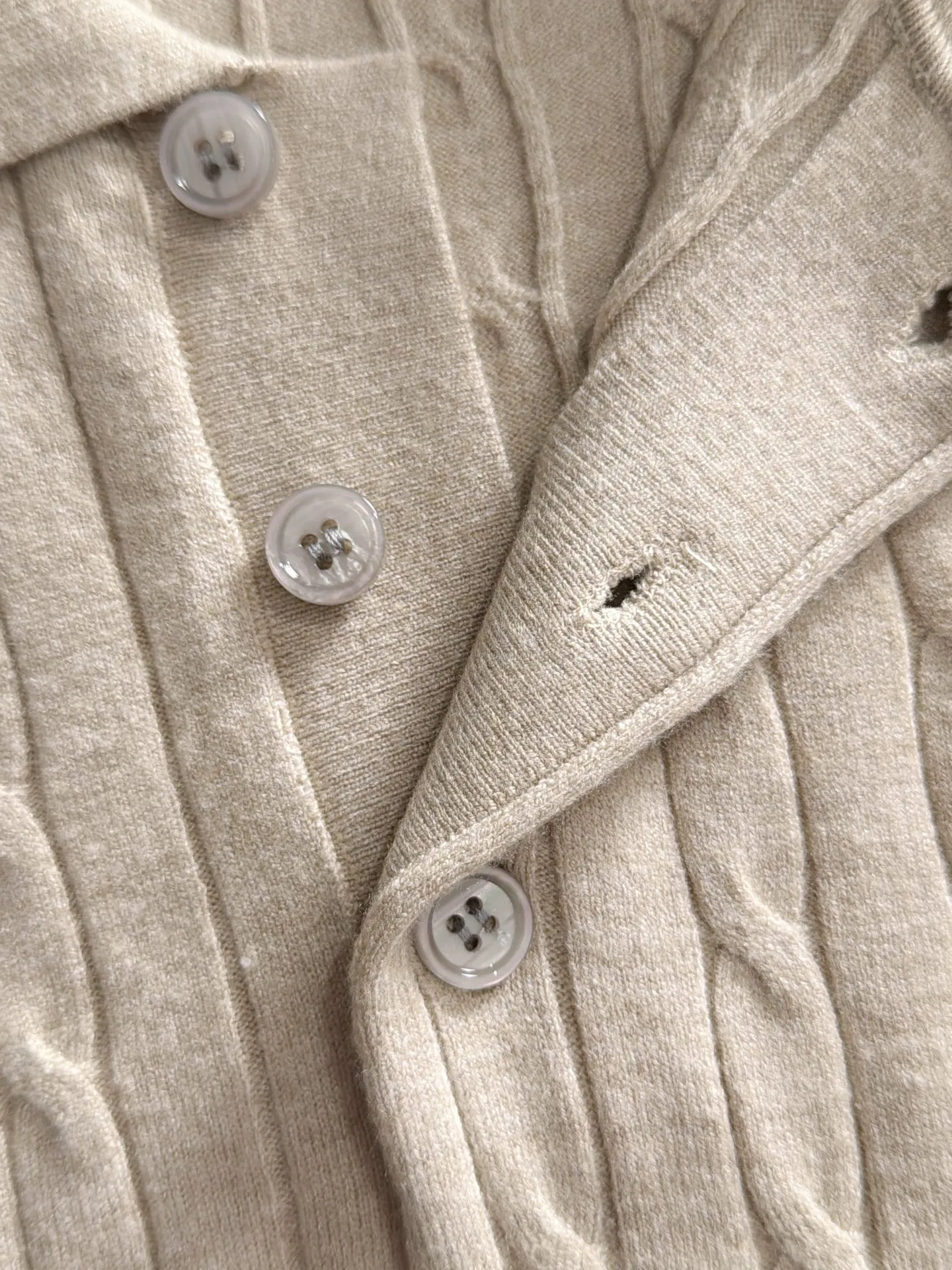 LP high quality Loro Piana 26ss New Arrival men's short-sleeved knitted T-shirt. Made of combed cotton yarn knitted cotton fabric, no pressure when entering and exiting the counter. Exclusive control of raw materials. It feels substantial when weighed, and the upper body is more textured than ordinary T-shirts. This texture can handle the weather easily and is suitable for both hot and cold! Loose fit design, looks noble. The only correct version is available Size: M to 3XL